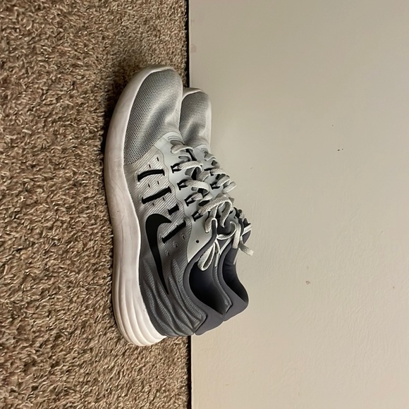 Nike men’s gray athletic shoes. In great shape - Picture 1 of 4